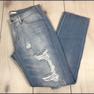 KanCan Ripped Capris